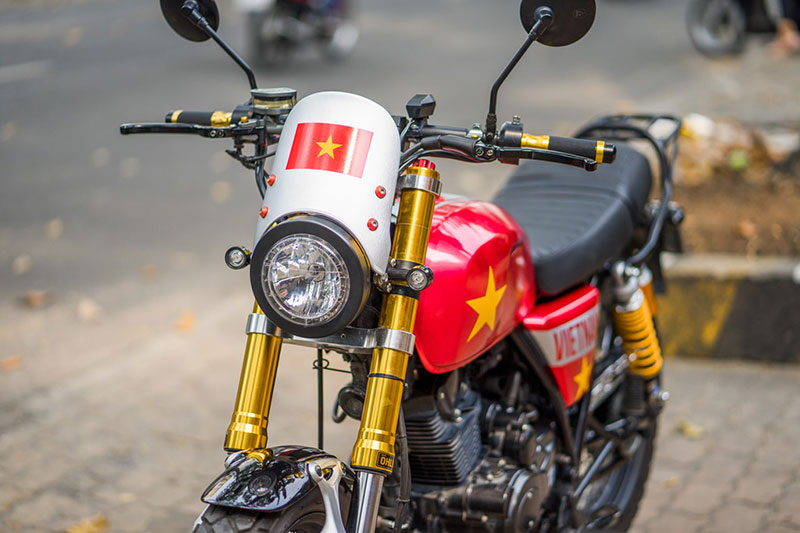 Dàn xe độ tem cổ vũ U23 Việt Nam trước trận chung kết